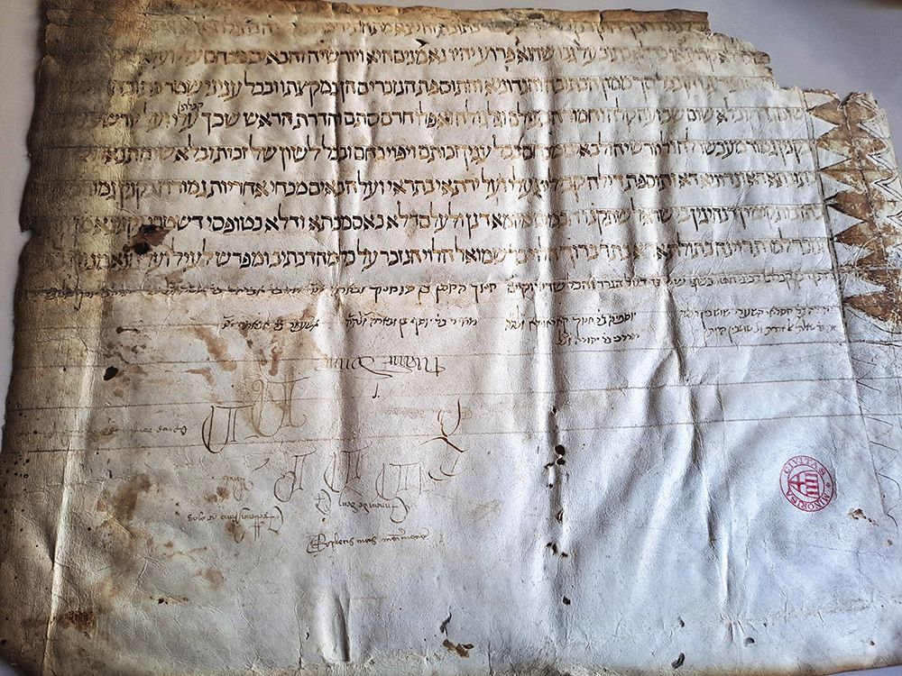 La quetubà: un contracte matrimonial  Es tracta d’un pergamí conservat a l’Arxiu Comarcal del Bages del contracte matrimonial d’una parella jueva a Manresa. L’historiador Francesc Rafat i Selga en va fer la descoberta l’any 1985.