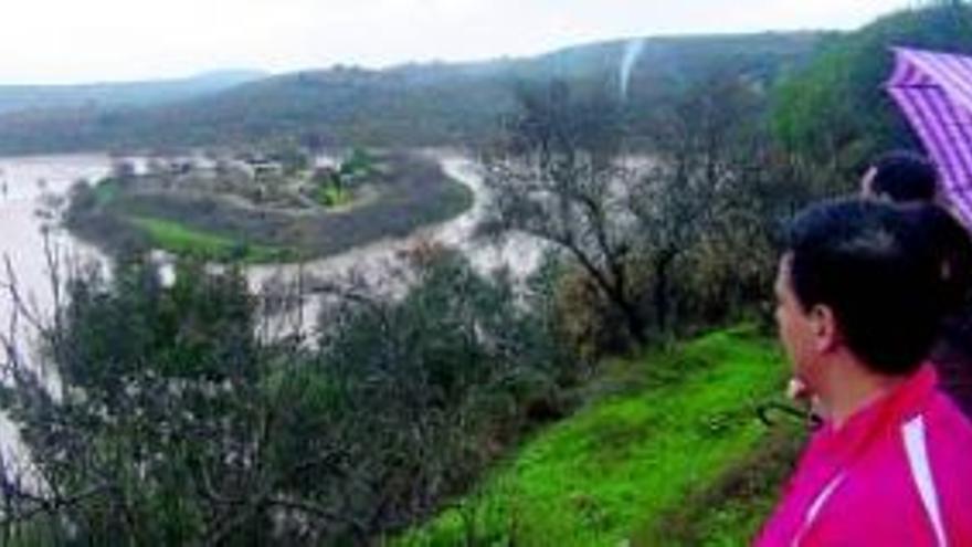 El Guadalquivir cerca ya la Huerta de la Isla