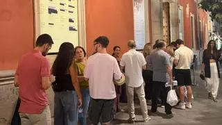 Hasta dos horas de cola para disfrutar de la Noche en Blanco de Sevilla