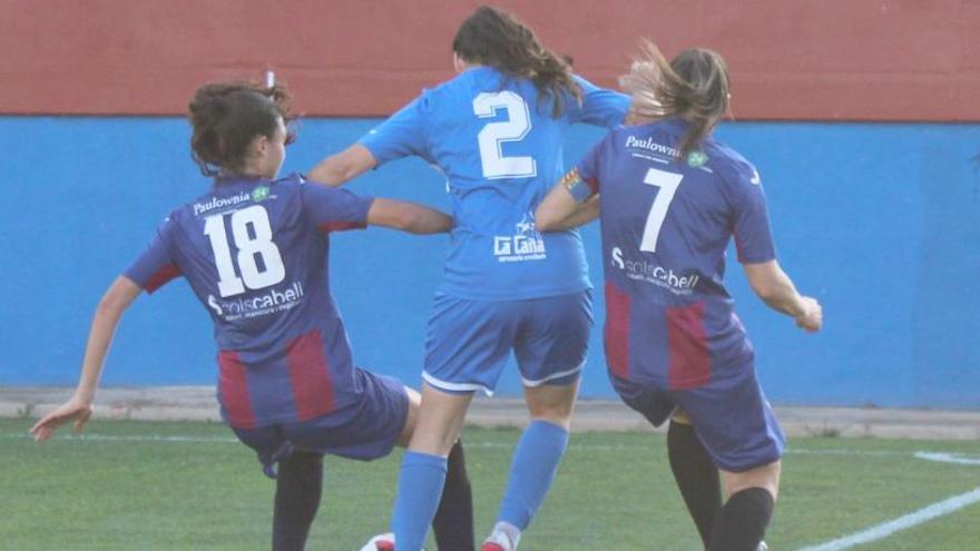 Imagen de archivo de un partido a domicilio del Crevillente Femenino, de azul celeste en el centro, y el Alzira A.