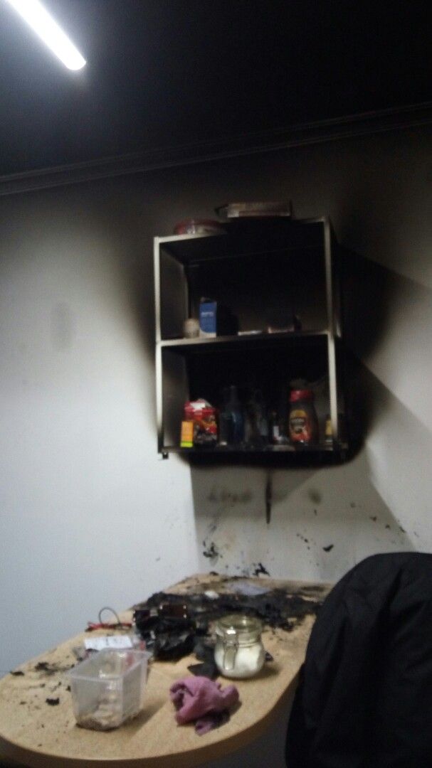 Zona de la cocina de la vivienda de la calle Pracer donde se originó el fuego