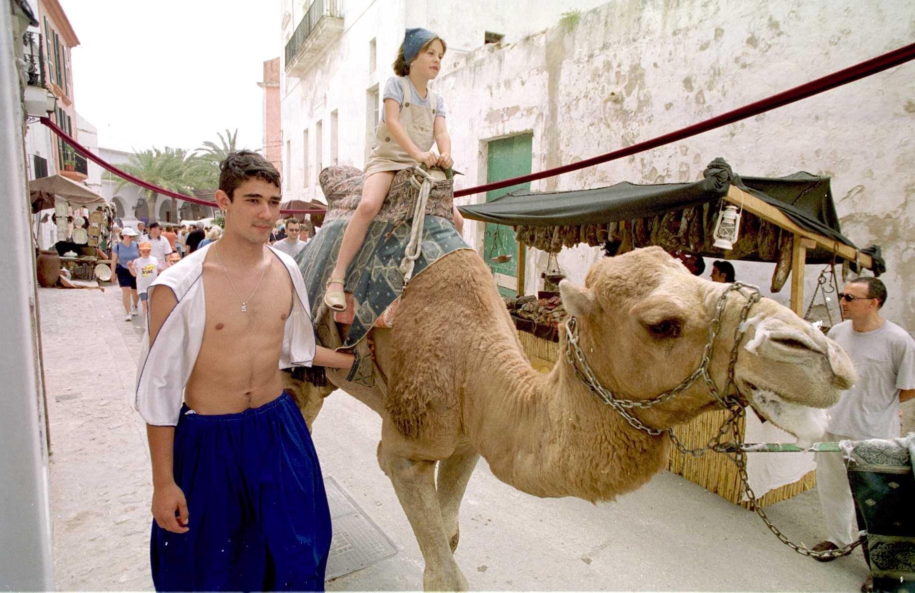 Primera edición en el año 2000 de la Feria Medieval de Ibiza.