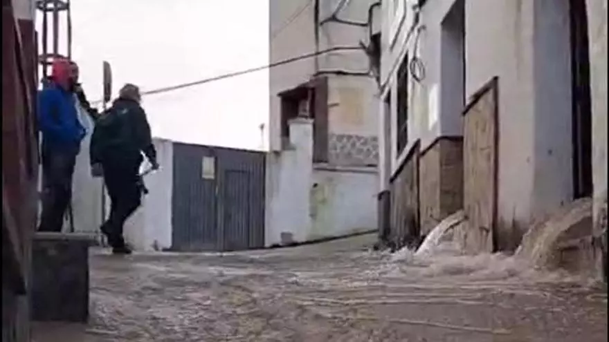 Vídeo | Así sale el agua por las viviendas de Benaoján: unos 200 vecinos será desalojados
