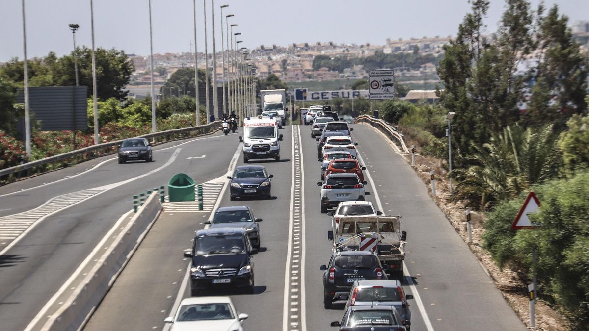 Retenciones en la circunvalación de Torrevieja a la altura del Parque de las Naciones