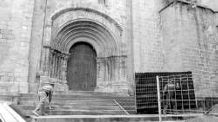 Las cubiertas de la catedral estarán reparadas en verano