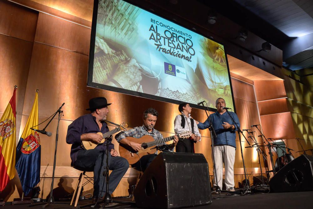 Los artesanos son homenajeados por el Cabildo