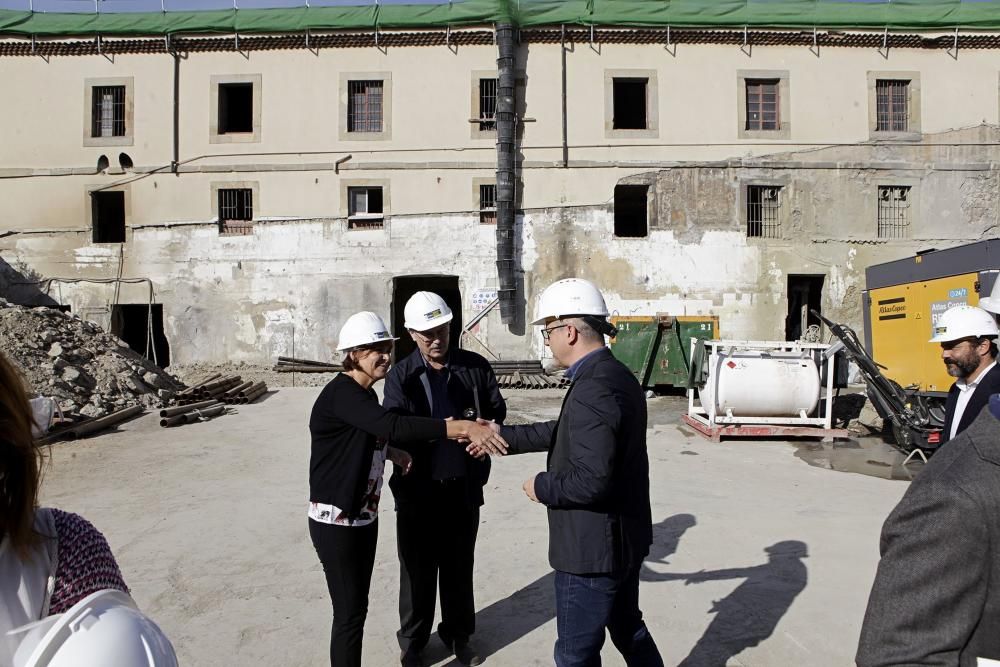 Visita de la alcaldesa de Gijón y los portavoces municipales a las obras de Tabacalera