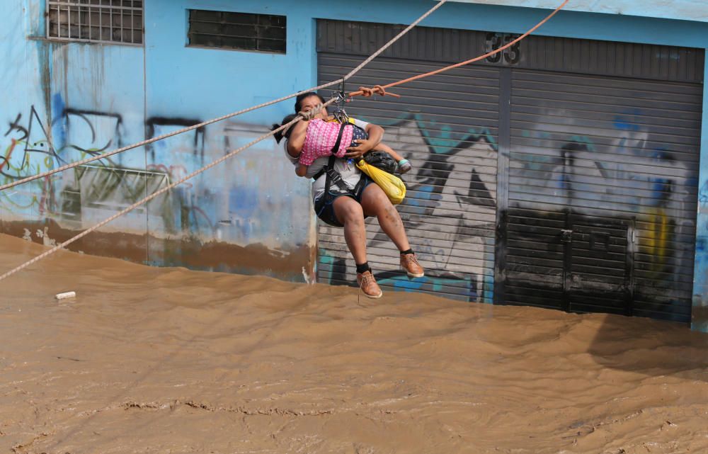 Las inundaciones dejan decenas de muertos y miles de damnificados en Perú.