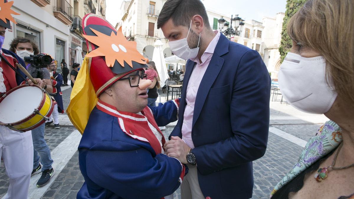 El Tio de la Porra de Gandia da la bienvenida a las fiestas