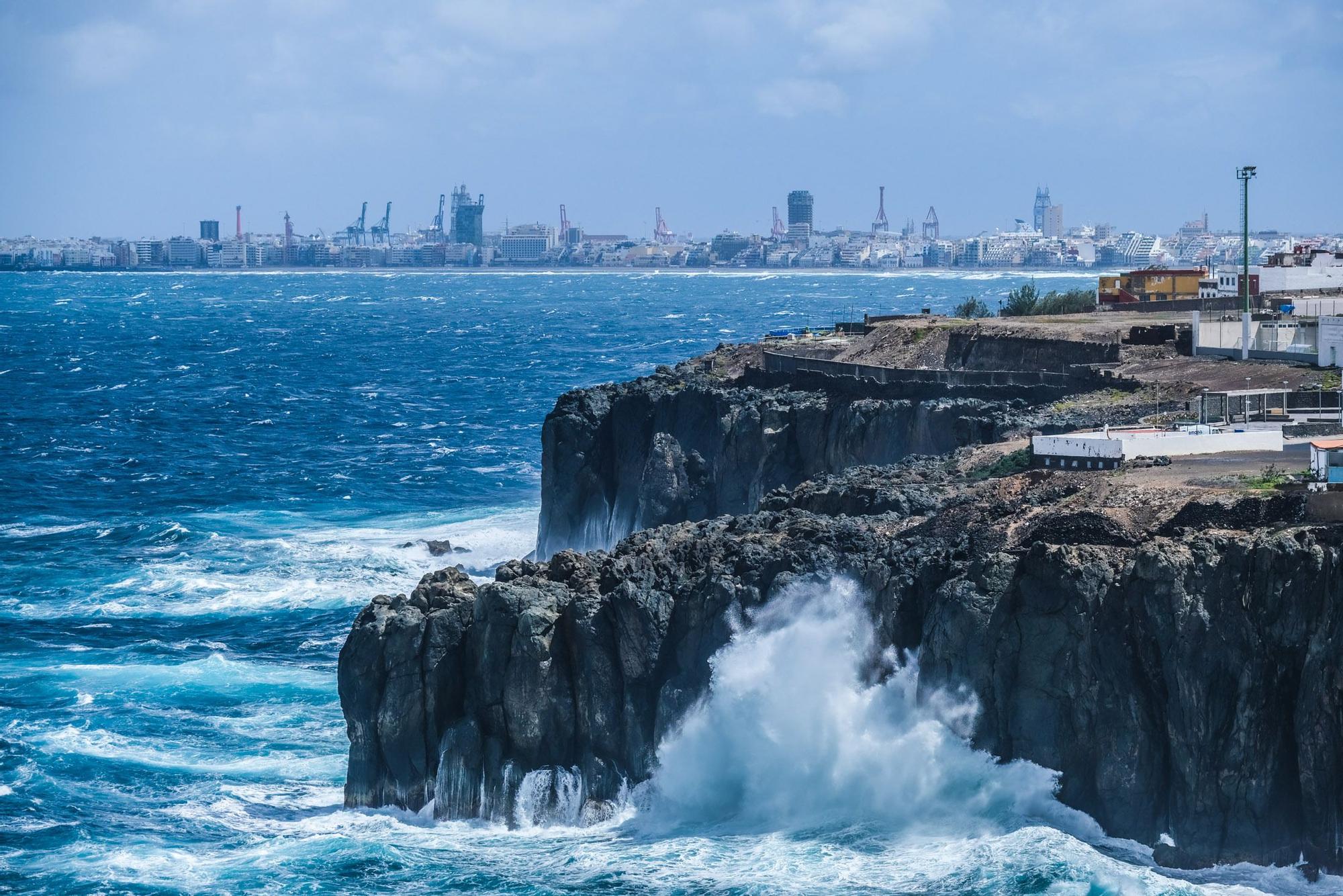 La borrasca Celia deja un temporal de viento y mar en Gran Canaria (14/02/2022)