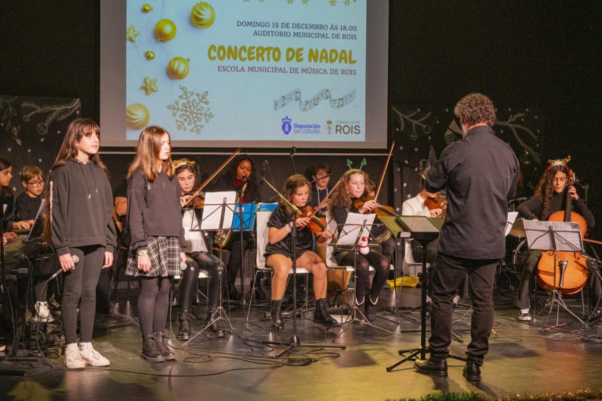 Concerto de Nadal da Escola Municipal de Música de Rois Concerto de Nadal da Escola Municipal de Música de Rois