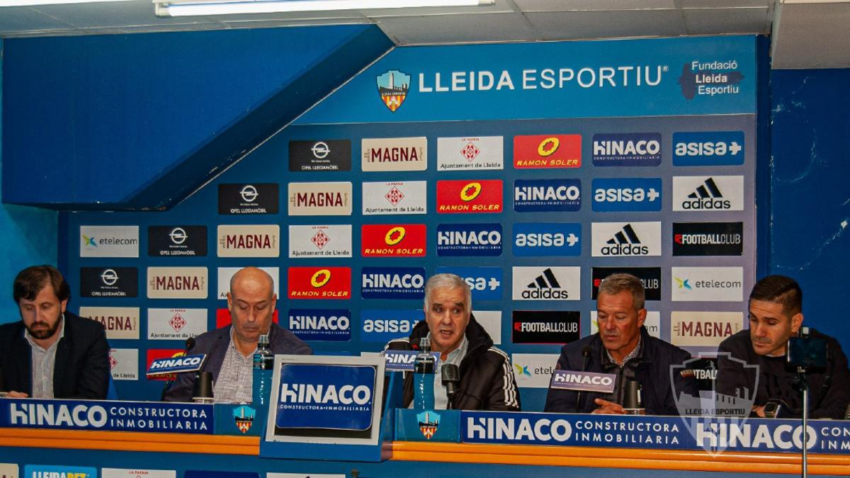 El presidente Luis Pereira y los directivos del Lleida Esportiu, en rueda de prensa