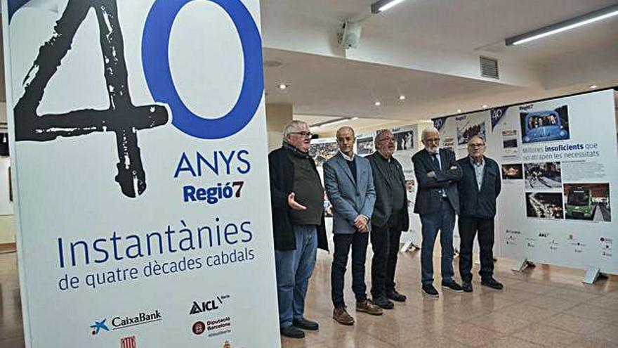 Un moment de la inauguració d&#039;una exposició que es podrà visitar fins al 19 de gener a l&#039;Espai Cultural El Coro de Navarcles