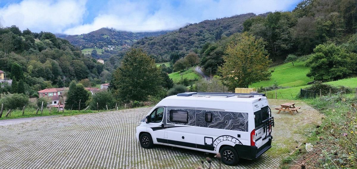 Área de aparcamiento y servicios para autocaravanas de Bimenes