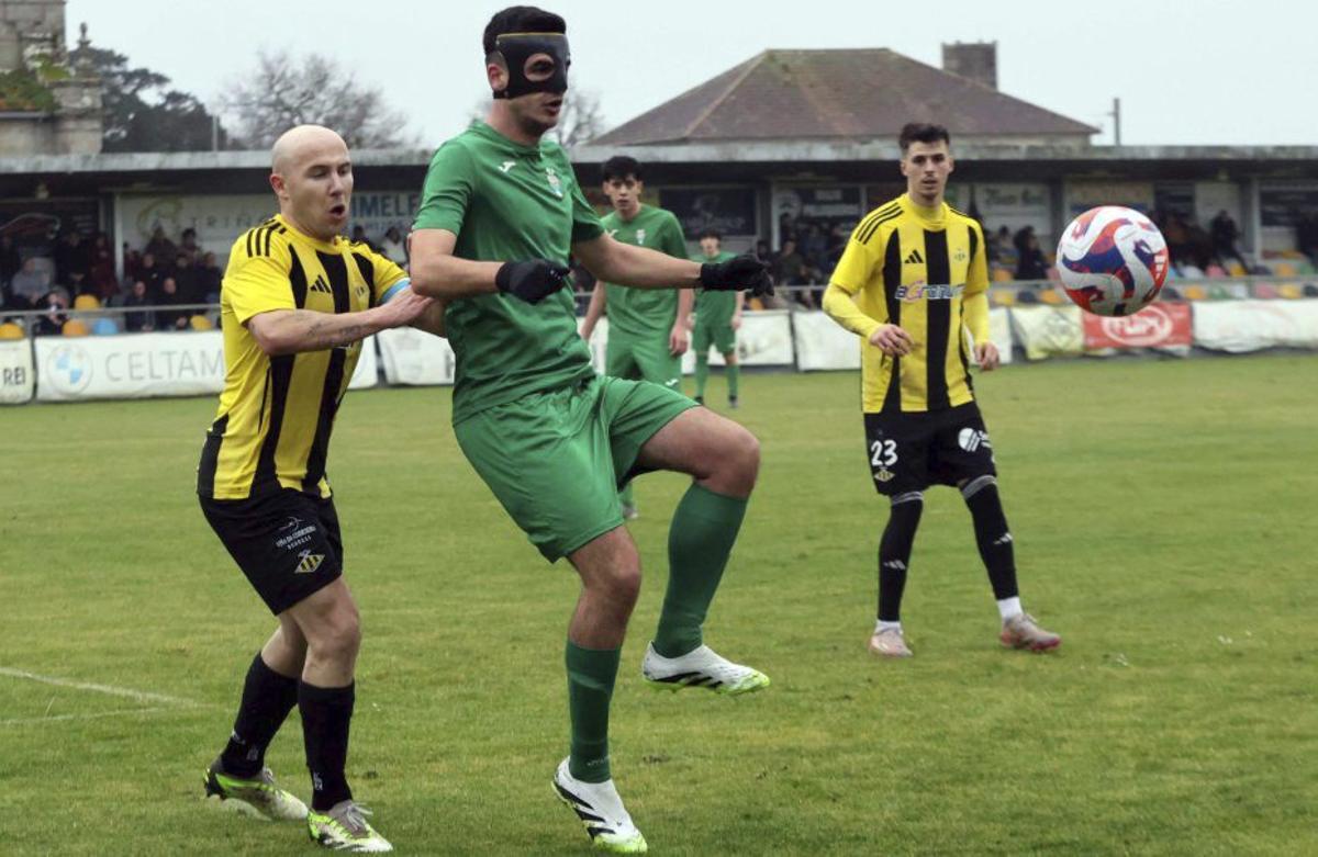 El Ribadumia supera al Cuntis para mantener la primera posición | NOÉ PARGA