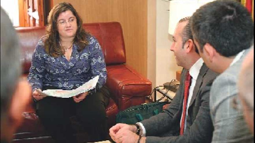 Un momento

 de la reunión a la que asistieron también técnicos de Adif y del propio Ayuntamiento de Elche