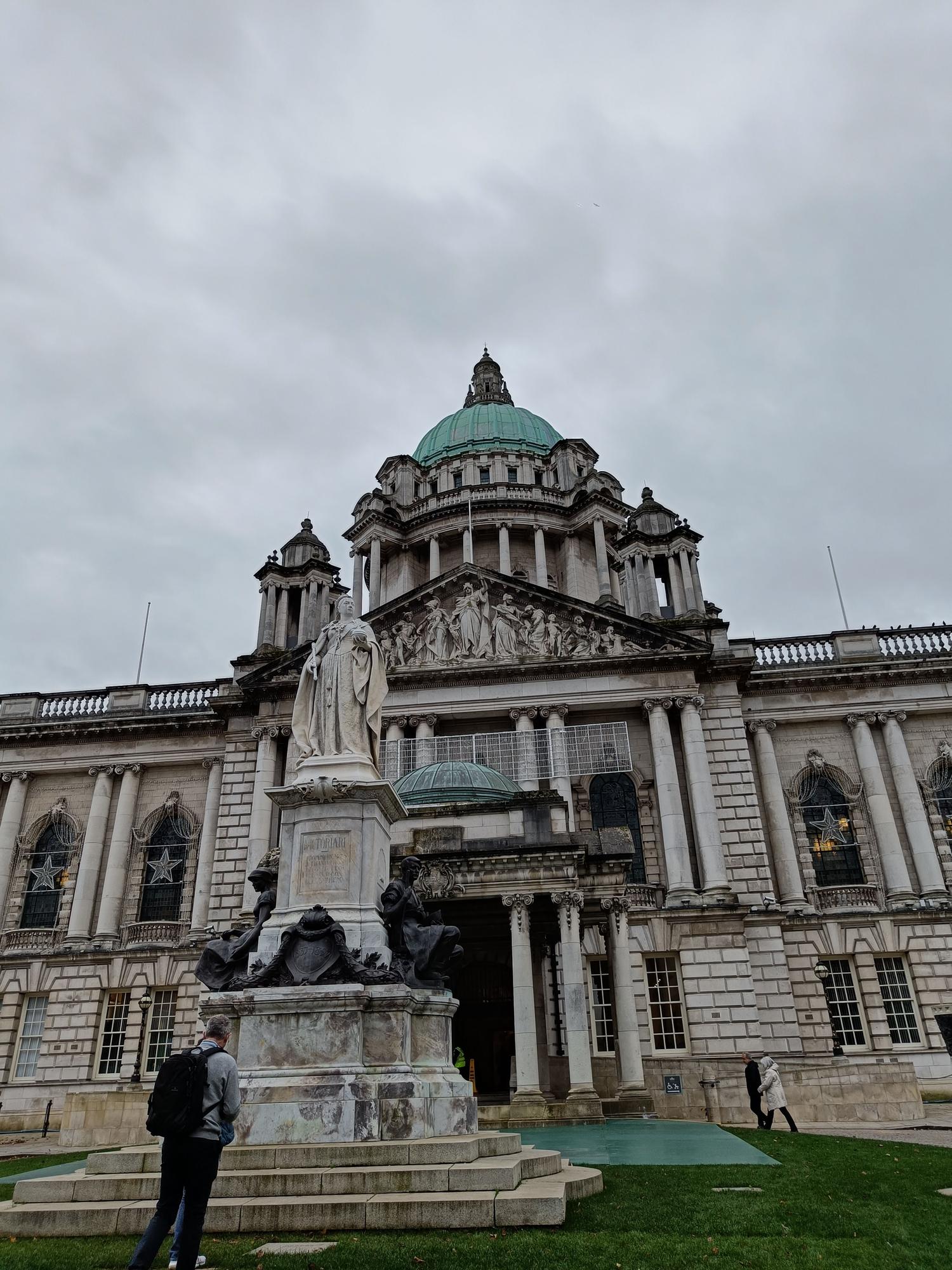 En imágenes: Música, comida y fiesta para derribar el muro de Belfast