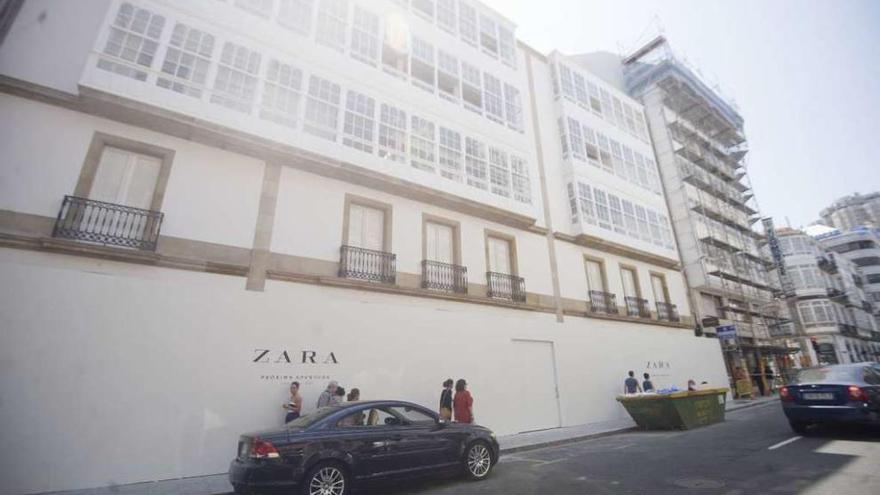 Fachada del macrocomplejo de Zara, de próxima apertura, en la calle Compostela.