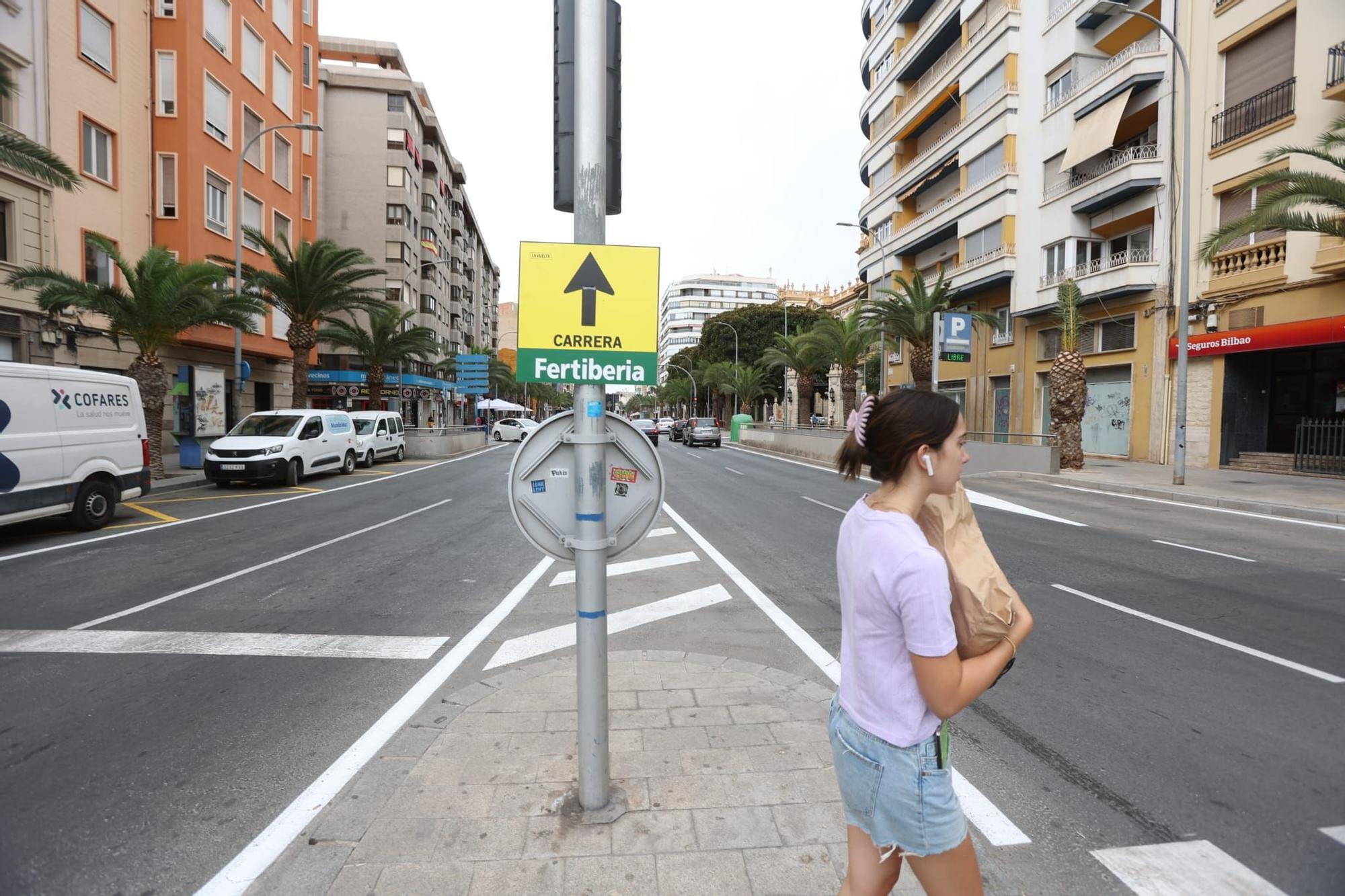 Los corredores y equipos de la Vuelta ya se dejan ver por las calles de Alicante