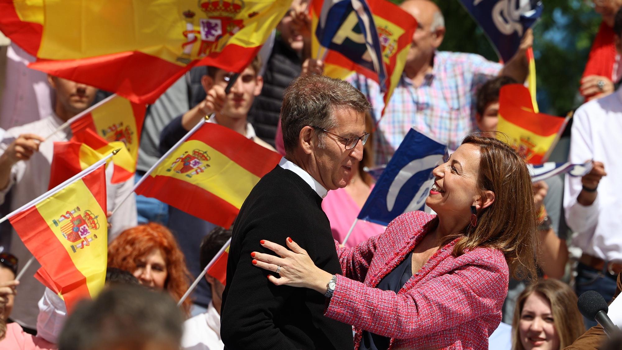 Feijóo asiste a un mitin de campaña del PP en Zaragoza