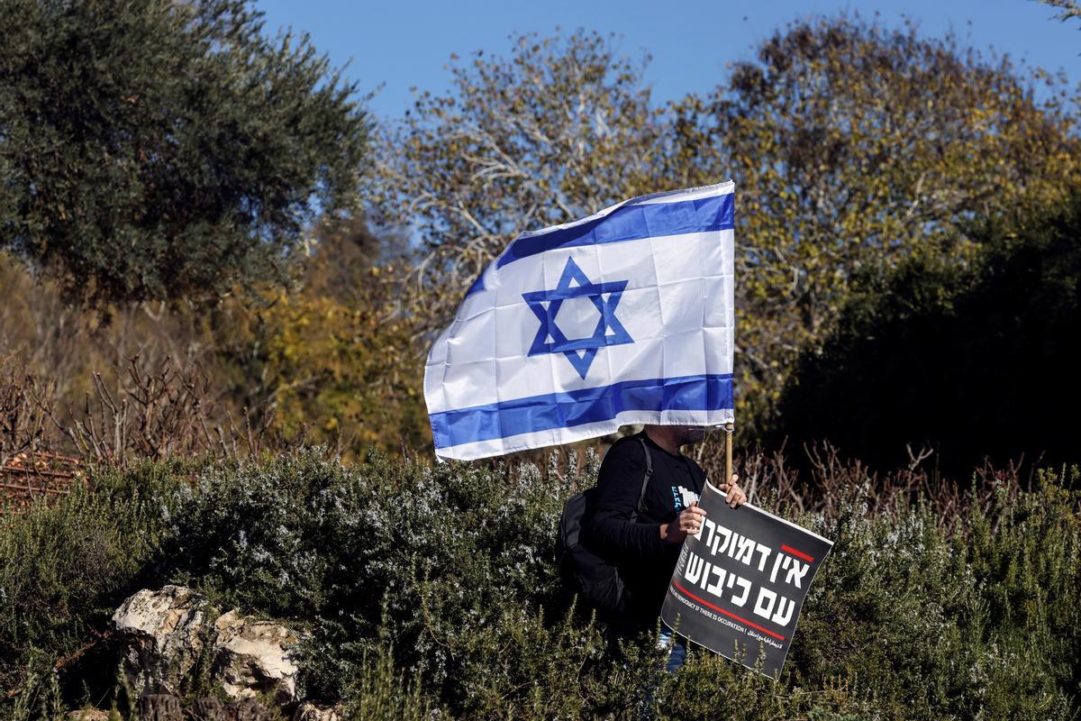 Israelís se manifiestan ante el Parlamento en Jerusalén en contra del nuevo Gobierno de Netanyahu