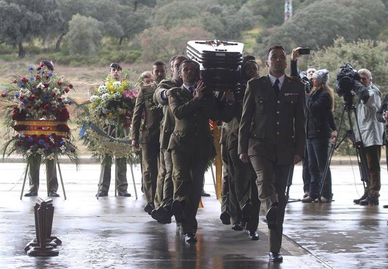 FOTOGALERÍA Funeral por el cabo fallecido en Líbano en la base de Cerro Muriano