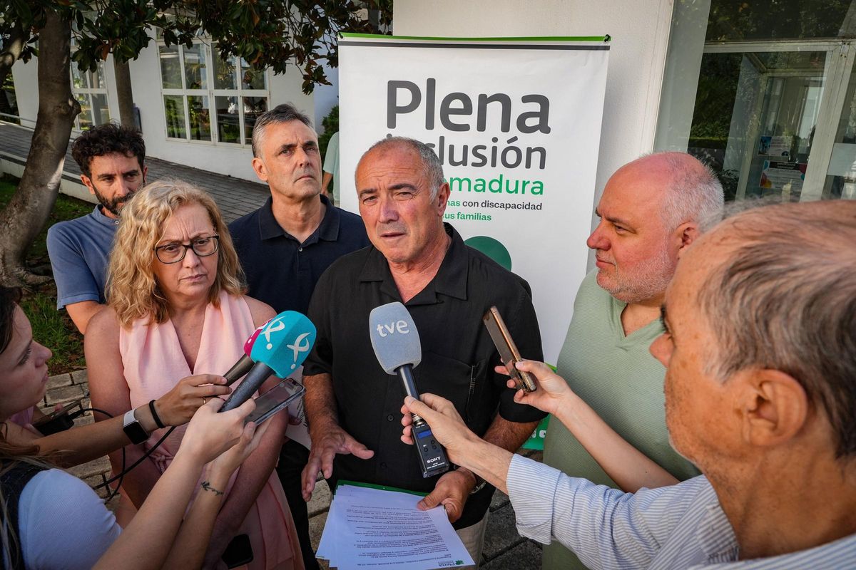 Pedro Calderón habla sobre el programa 'Respiro' de Plena Inclusión, esta mañana, en la Rucab.