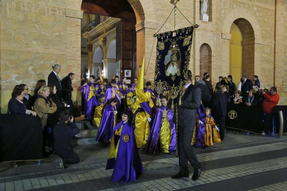 Algunas de las imágenes decanas de la Semana Santa se acercaron al mar y los paseos en Martes Santo