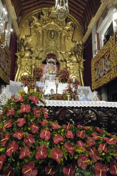 BAJADA DE LA VIRGEN DEL PINO DE SU CAMERIN