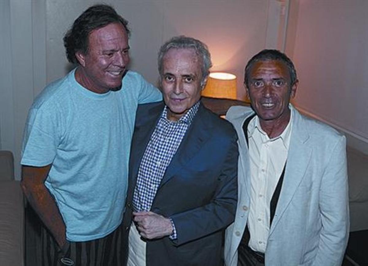Julio Iglesias amb Josep Carreras i Martín Pérez. Julio Iglesias amb Josep Carreras i Martín Pérez.