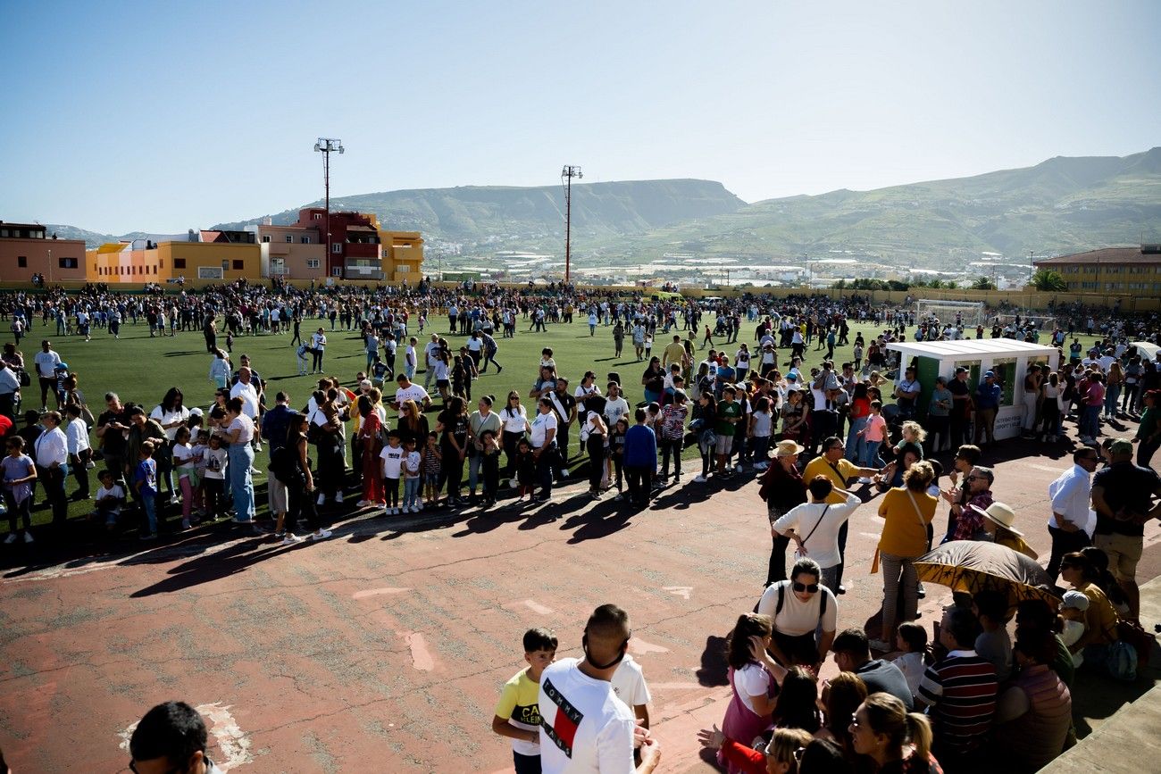 Miles de personas llenan de ilusión el Estadio de Barrial en la llegada de los Reyes Magos