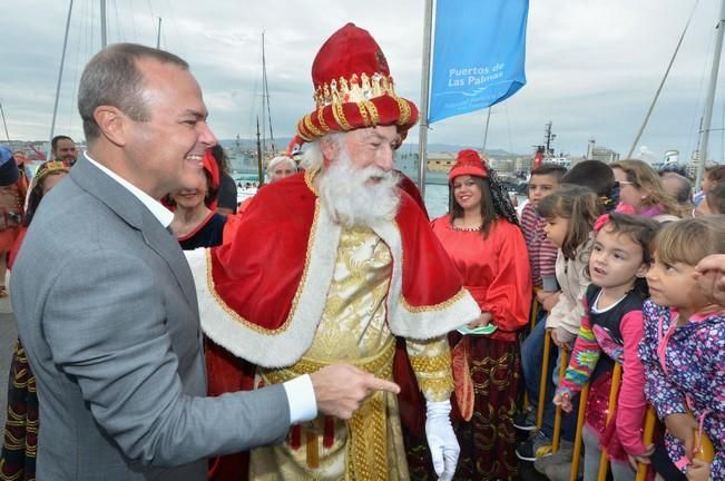 REYES MAGOS LLEGADA BARCO