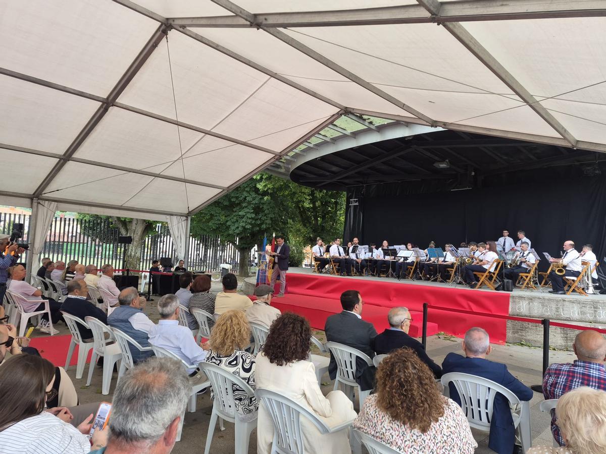 Asistentes al acto celebrado en Pola de Laviana.