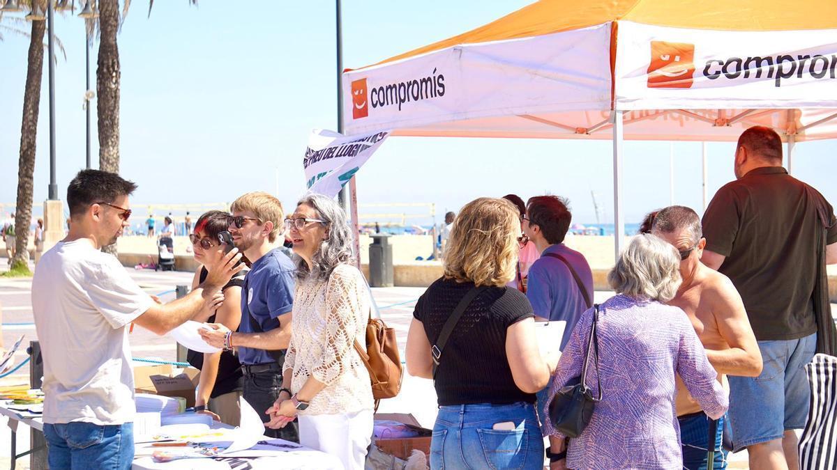 Campaña 'Que no te tiren' de Compromís en València.