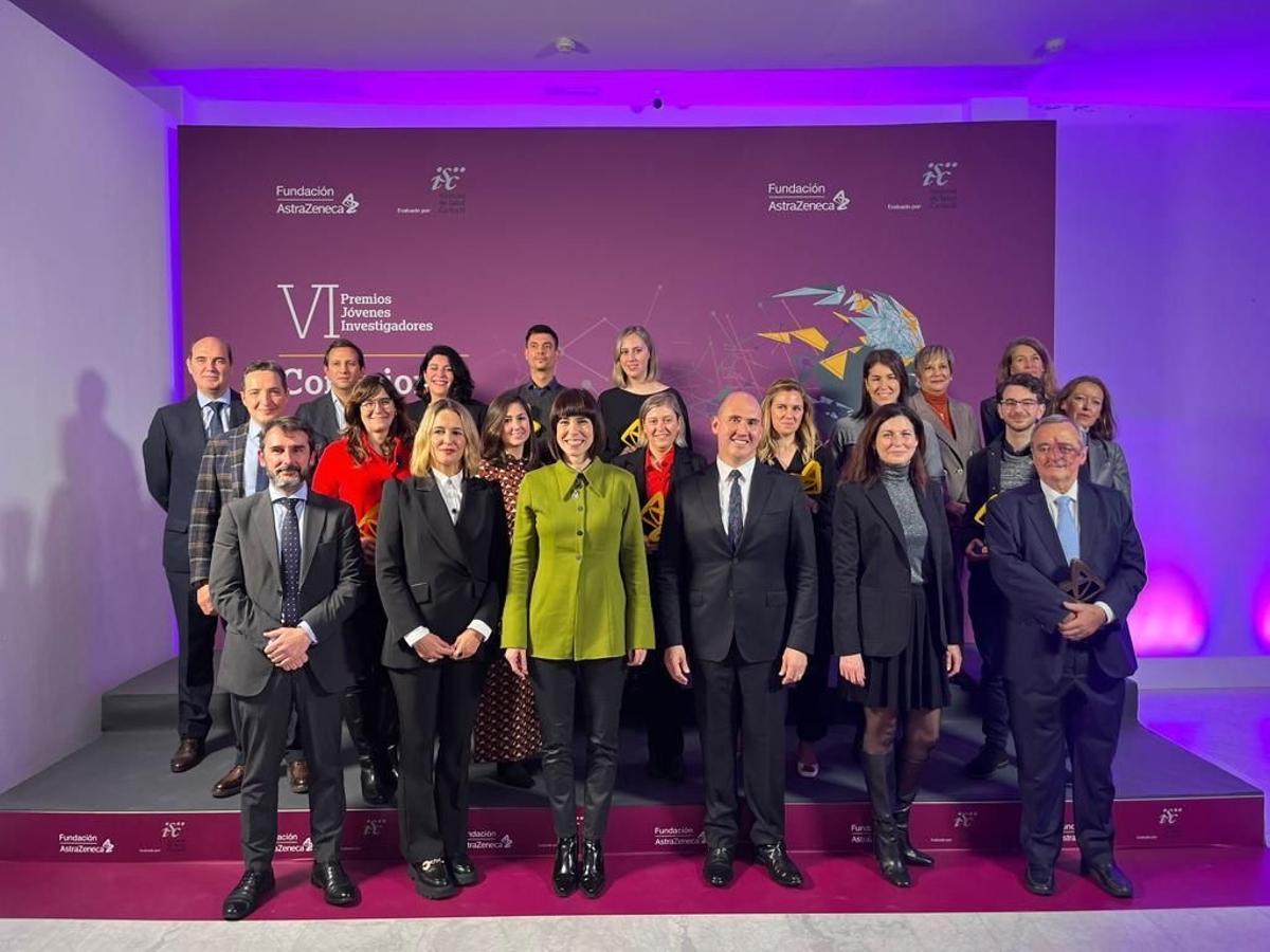 Foto de familia en la entrega de los VI Premios Jóvenes Investigadores.