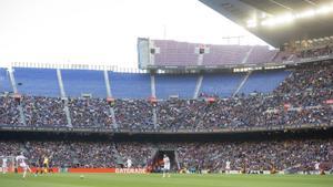 Imagen de archivo des de el césped del Camp Nou donde se ve la parte de la tercera gradería derrumbada