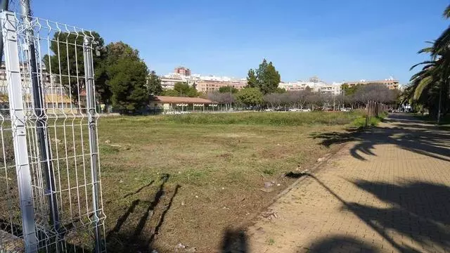 La nueva zona de esparcimiento canino del PAU Sensal de Castelló toma forma y se abrirá en esta fecha