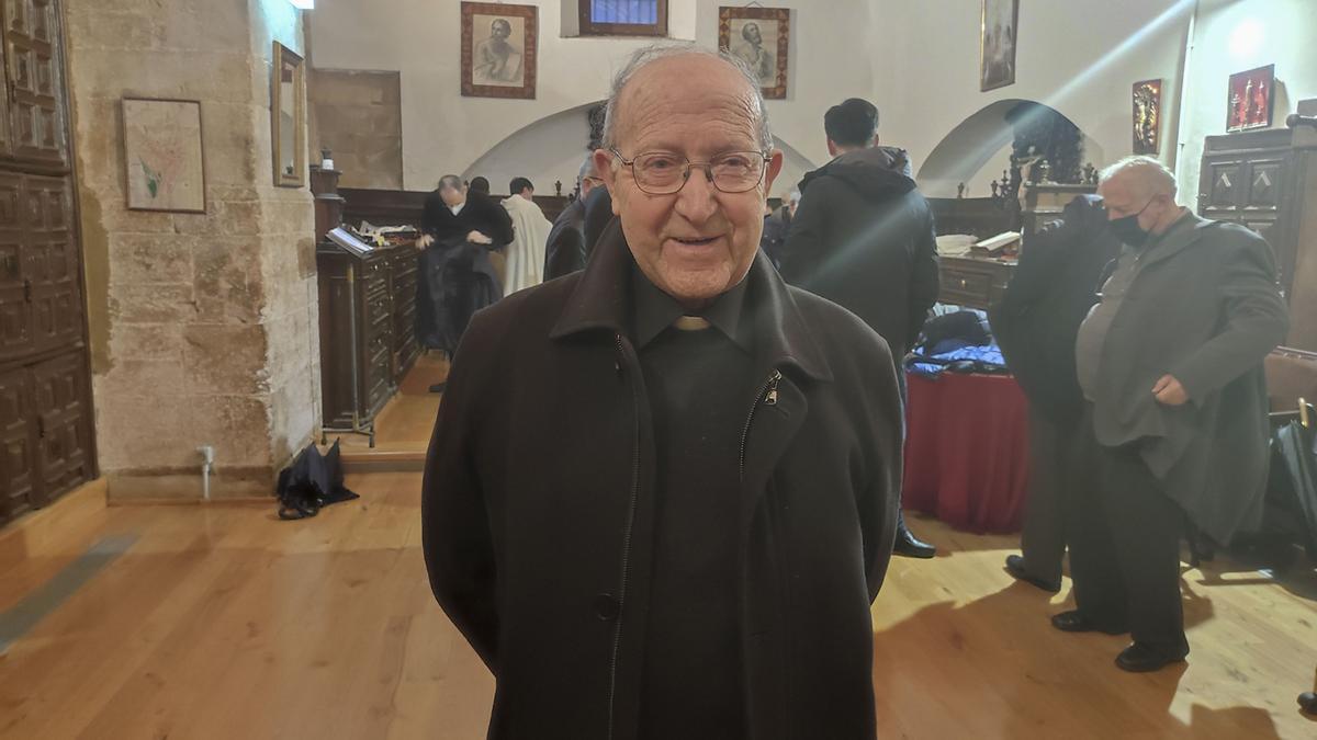 Gildo Marín Villar, en la sacristía de Santa María, tras finalizar el Triduo a la Virgen de la Vega.