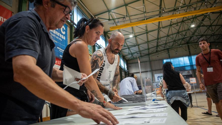 Manresa va haver de buscar 85 substituts a les meses electorals i Berga, 91