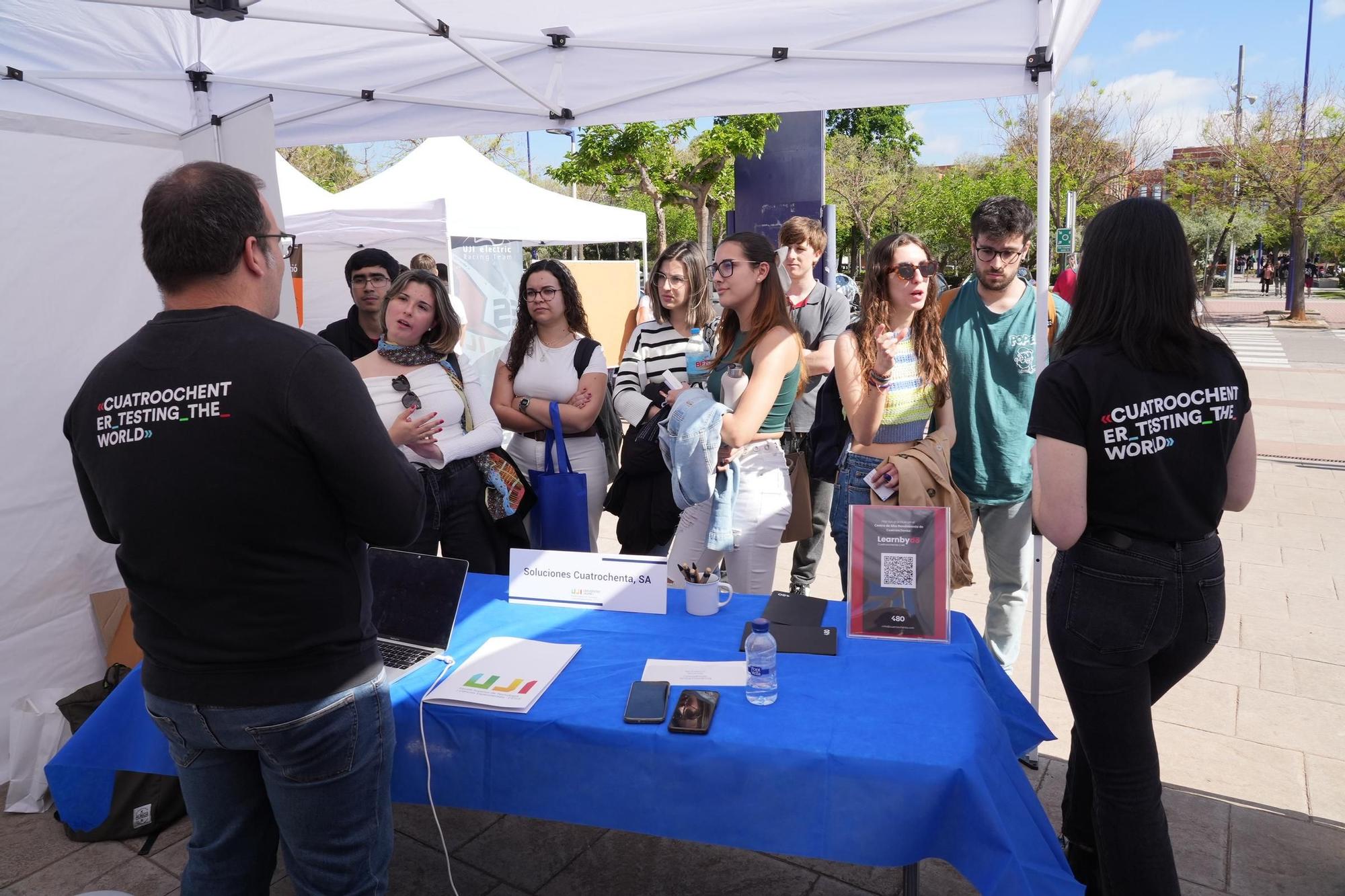 Más de mil universitarios aspiran a un empleo en la industria 5.0 de Castellón. Así ha sido la Feria de Empresas de la UJI.