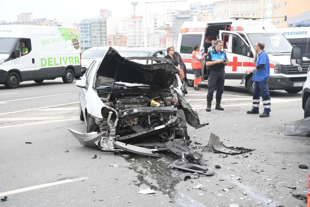 El accidente, en la rotonda de Salesianos, obligó a cortar dos carriles en sentido Monte Alto.