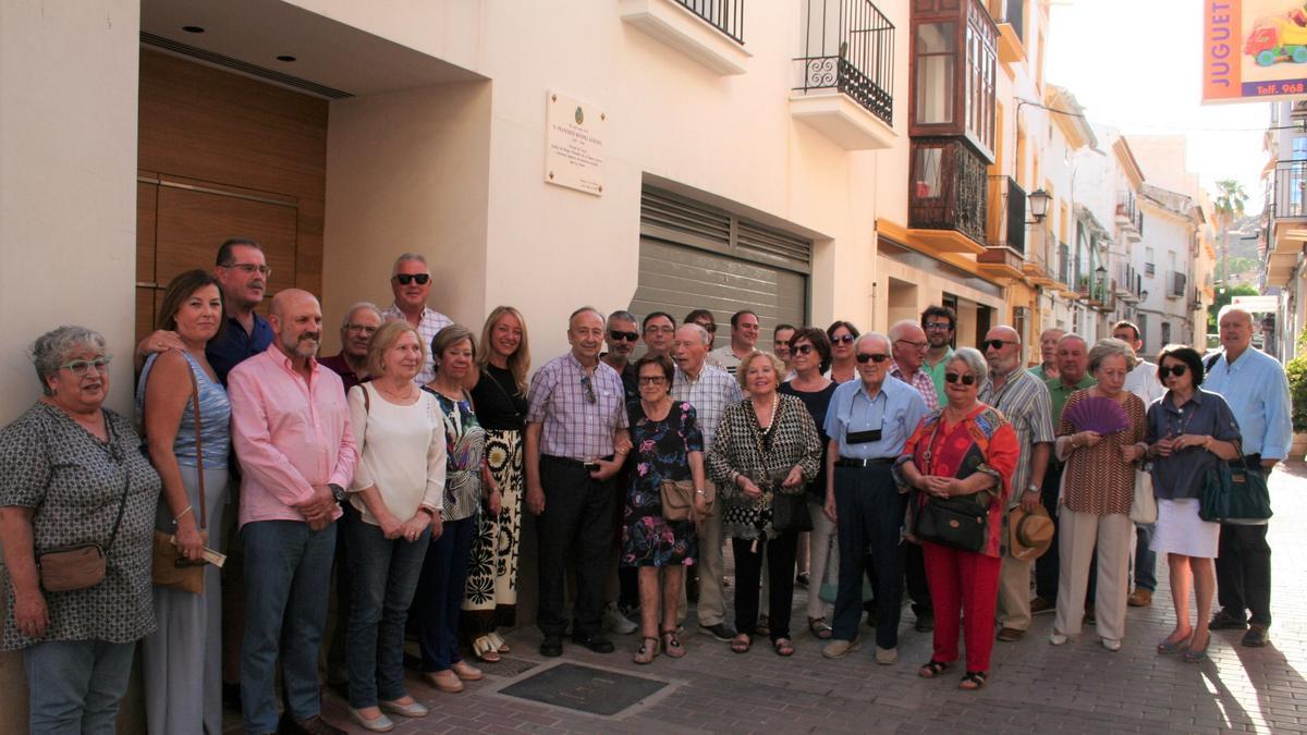 Casi medio centenar de personas se dieron cita en el homenaje de los Amigos de la Cultura en la tarde de este jueves.