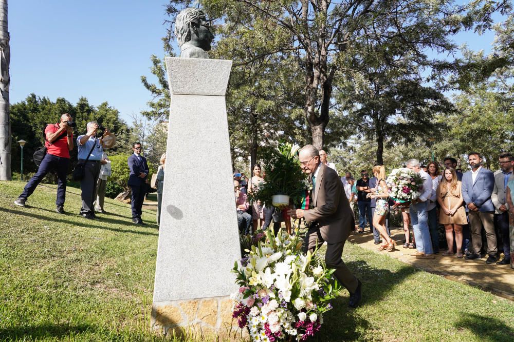 Ofrenda floral en homenaje a José María Martín Carpena