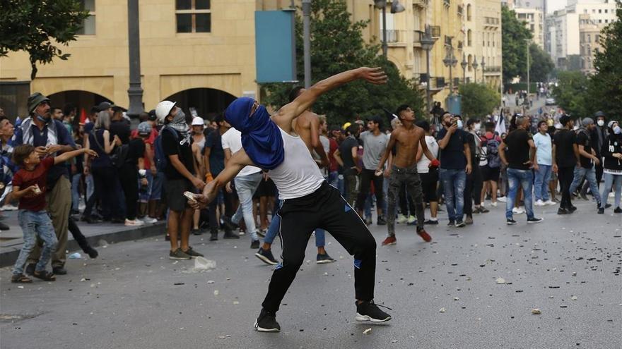 Macron visita un Líbano sumido en protestas