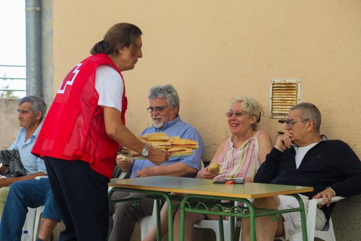 Más de 300 personas pasan la noche en los pabellones habilitados como albergue en Bermillo de Sayago