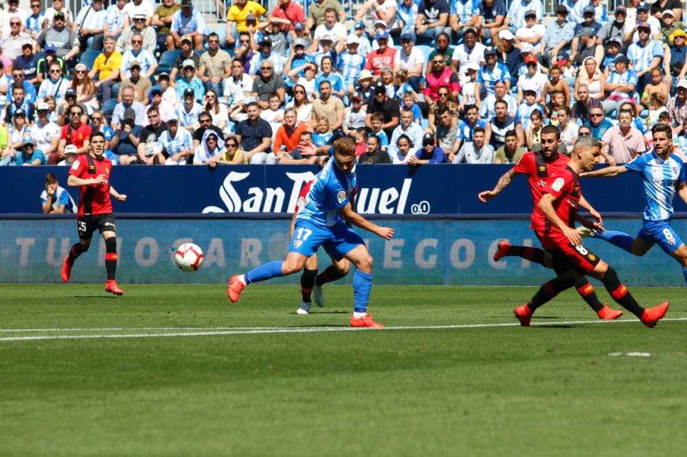 Un tanto de Leo Suárez a cinco minutos del final le da la victoria y los tres puntos al RCD Mallorca en su visita a La Rosaleda, en un duelo de aspirantes al ascenso a Primera División que comenzaban la jornada empatados a puntos.