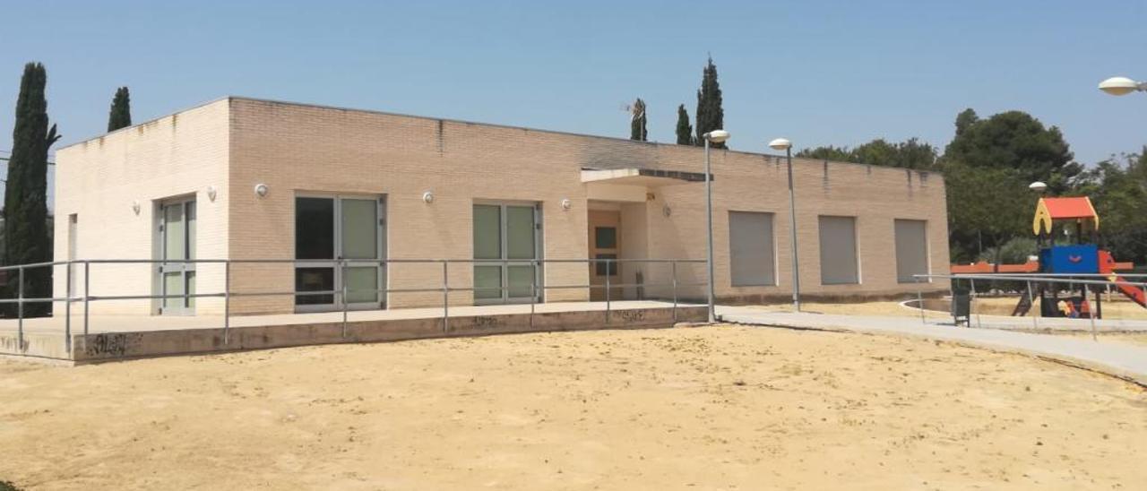 El centro social de «La Huerta», en la calle Pino, sin servicio de cafetería desde hace años.