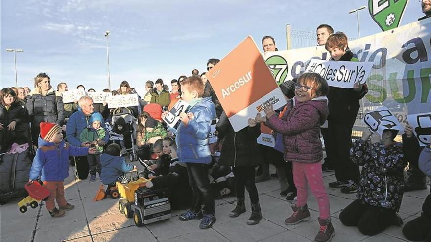 El sur de Zaragoza se conjura para exigir los tres centros prometidos