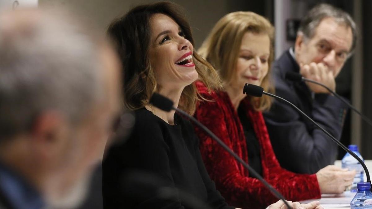 Carme Chaparro, en la rueda de prensa del premio Primavera de novela 2017.