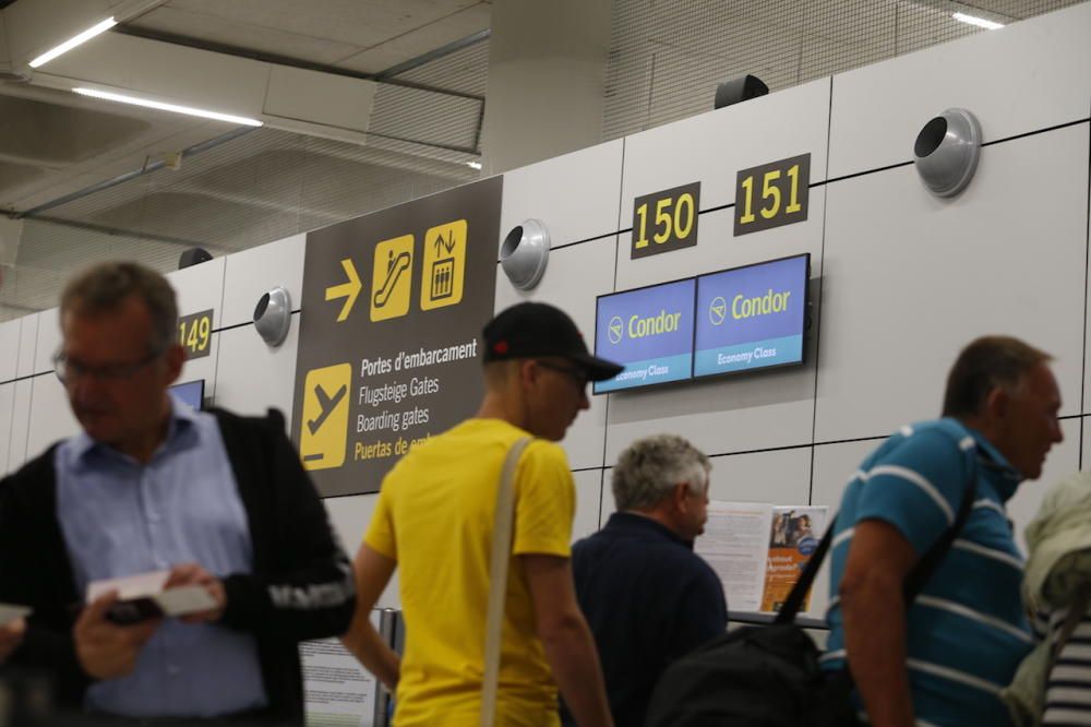 Afectados por la suspensión de pagos de Thomas Cook en el aeropuerto de Palma